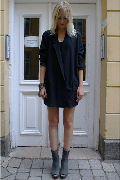 Acne Fashion Show on Black Acne Blazers  Gray Beau Coops Boots    Afashiontale Dk  By