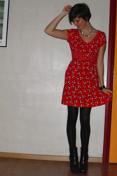 Cute Dresses on Red Dresses Black Sweaters Black Boots Black Accessories Stop