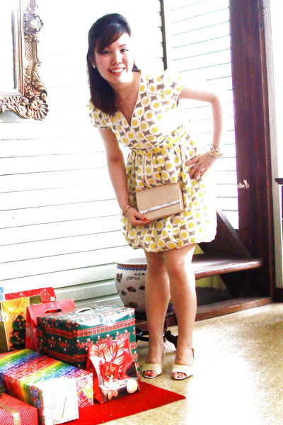 yellow dress - gold shoes - beige Marc by Marc Jacobs purse - gold ...