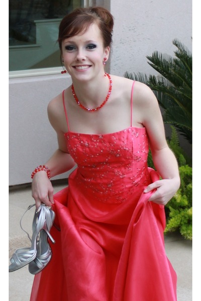 Peaches Prom Dresses 2011 on Peaches And Cream Updated On Mar 16 2011