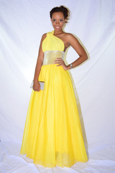 charcoal gray pumps shoes - yellow chiffon dress - silver wallet