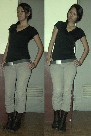 Get Black Shirt And Jeans Uniform Gif