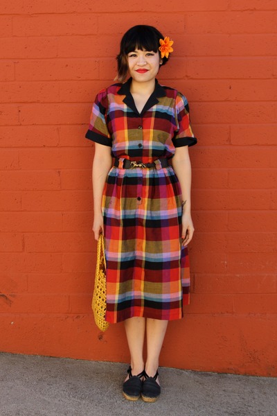 red plaid shirt vintage dress - yellow weaved vintage bag