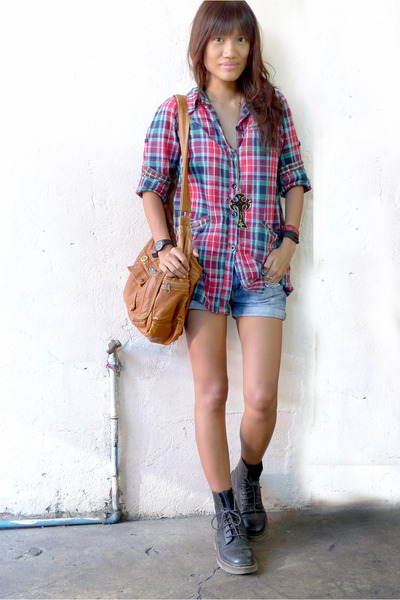 Red-levis-top-thrifted-shorts-brown-diesel-bag- Red-levis-top-thrifted-shorts-brown-diesel-bag-